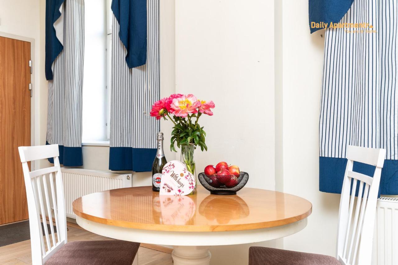 Daily Apartments - Apartment With Bath 탈린 외부 사진